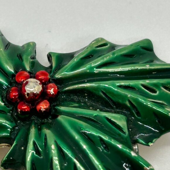 Vintage Gerry's Christmas Brooch Gold-Tone French Horn Pin Enamel Holly Berries - Picture 6 of 15